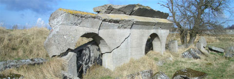 Historische Orte auf der Ostseeinsel Usedom: Bunkerruine zwischen Peenemünde und Karlshagen.