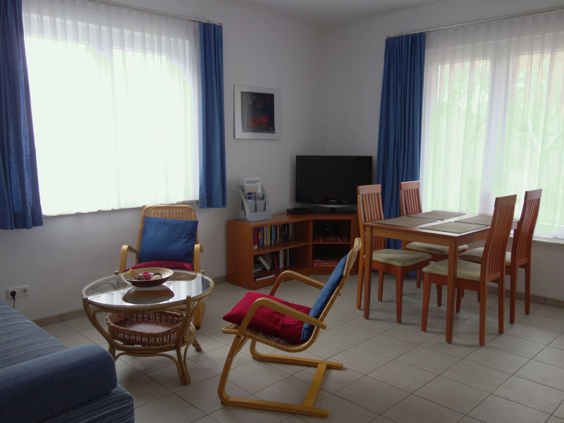 Usedom-Ferienwohnungen im Ostseebad Kölpinsee/ Loddin: Blick in die geräumige Erdgeschosswohnung.