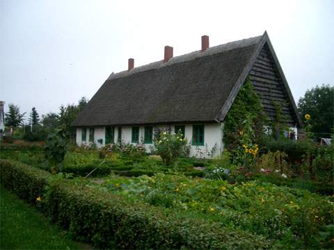 Traditionelle Architektur am Stettiner Haff: Liebevoll saniertes Bauernhaus in Prätenow.