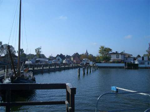 Die Stadt Lassan an der Küste zum Peenestrom besitzt einen hübschen Stadthafen.