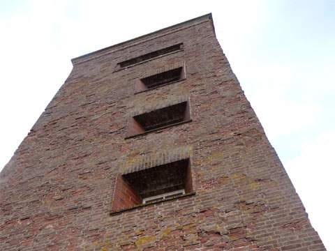 Peenemünder Relikt: Der masive Turm der Messbasis auf der Insel Ruden erlaubt einem wunderbaren Blick über den Greifswalder Bodden.