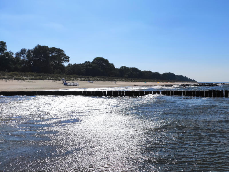 Gehört zum Strand von Usedom wie die Sandburg: Buhnenreihen.