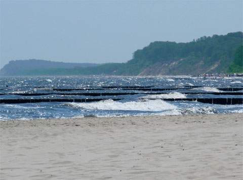 Weißer Sandstrand, blaues Meerwasser: Sommer auf der Insel Usedom.