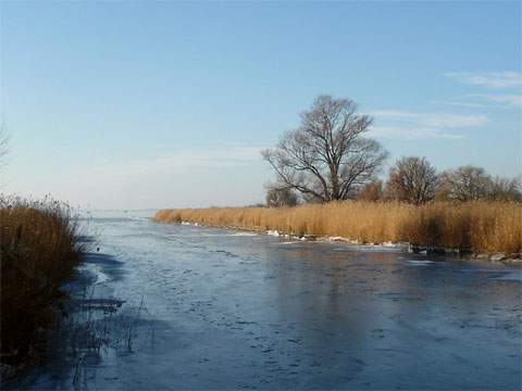 Winterurlaub auf Usedom: Die Hafenausfahrt des Achterwasserhafens Stagnieß.