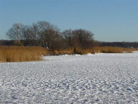 Winterurlaub auf Usedom: Klarer Himmel, Sonne, ein gefrorenes Stettiner Haff.