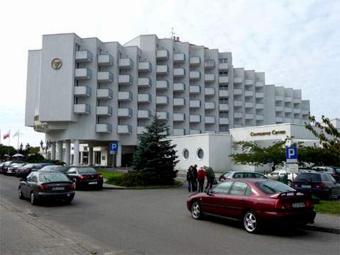 Luxuriöses Strandhotel oder spätsozialistischer Plattenbau: Hotel "Baltic" an der Strandpromenade von Misdroy.