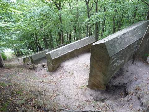 Reste der Peenemünder Waffenentwicklung: V3-Prüfstände zwischen Laatziger Ablage und Weißgrund.