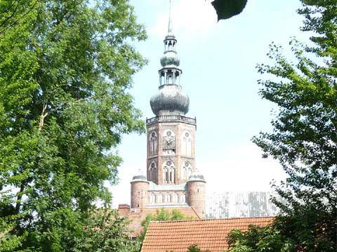 Hansestadt Greifswald: Domartig erhebt sich die Kirche Sankt Nikolai über die Stadt.