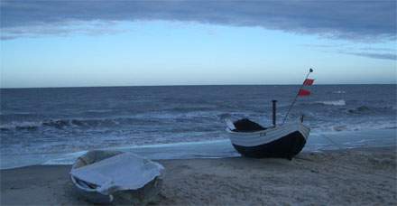 Dunkle Wolken am Meeresstrand: Das Fischen war und ist eine schwere Arbeit.