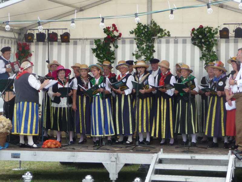 Loddiner Erntefest: Auftritt der Singegruppe des Heimatvereins