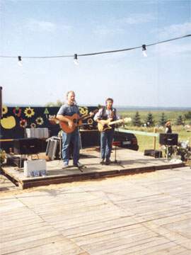 Traditionelles Loddiner Erntefest 1998: Achterwasserhafen als perfekter Veranstaltungsort.