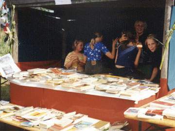 Traditionelles Loddiner Erntefest 1998: Achterwasserhafen als perfekter Veranstaltungsort.