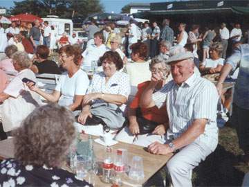 Loddiner Erntefest 1999: Feiern bis in den Morgen.