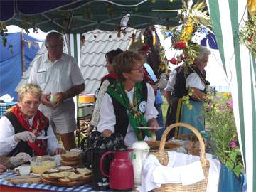 Traditionelles Loddiner Erntefest 2008: Umzug und Fest am Achterwasserhafen.