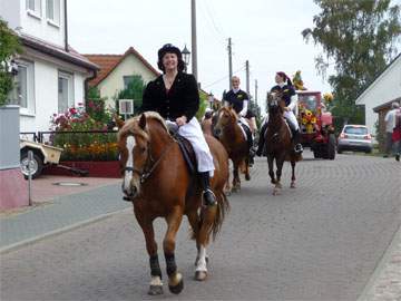 Traditionelles Loddiner Erntefest 2008: Umzug und Fest am Achterwasserhafen.