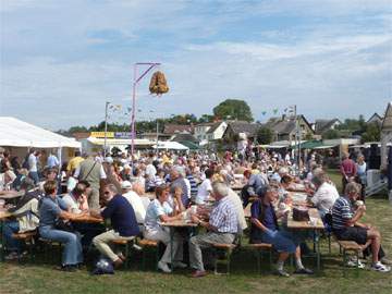 Traditionelles Loddiner Erntefest 2008: Umzug und Fest am Achterwasserhafen.