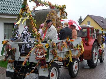 Traditionen auf Usedom: Loddiner Erntefest 2009.