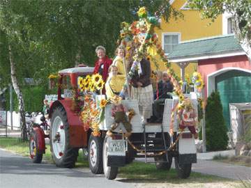 Traditionen auf Usedom: Loddiner Erntefest 2010.