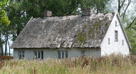 Einsam: Auf der Achterwasserinsel Görmitz steht dieses alte Haus.