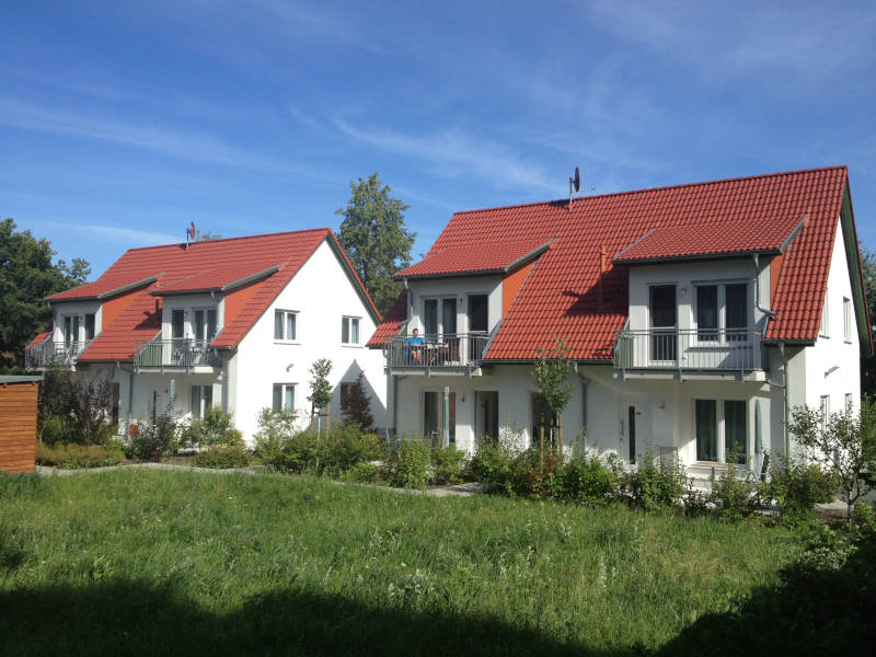 Der Steinbock Ferienhof im Sommer. Steinbock Ferienwohnungen im Seebad Kölpinsee auf der Ostsee-Insel Usedom.