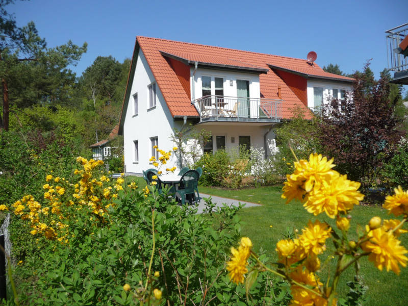 Der Steinbock Ferienhof im Frühjahr. Steinbock Ferienwohnungen im Seebad Kölpinsee auf der Ostsee-Insel Usedom.