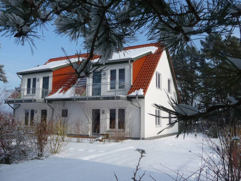 Der Steinbock Ferienhof im Winter. Steinbock Ferienwohnungen im Seebad Kölpinsee auf der Ostsee-Insel Usedom.