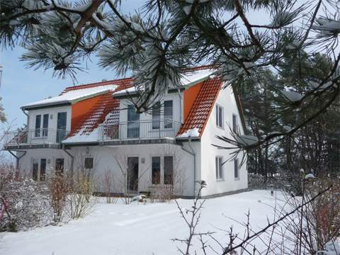 "Haus am Wald": Nach reichlichem Schneefall beginnt der Schnee zu schmelzen.