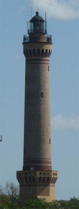 Wahrzeichen Swinemündes: Der Leuchtturm am Hafen.