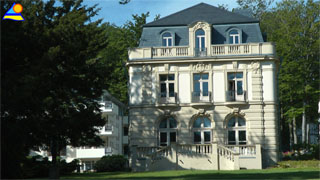 Seebrücke, Bädervillen und endlose Strandpromenade: Ostseebad Heringsdorf.