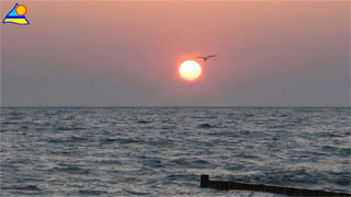 Ein wunderbares Erlebnis: Sonnenaufgang über dem Ostseestrand der Insel Usedom.