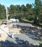 Die Steinbock-Ferienwohnungen im Seebad Loddin/Kölpinsee enstehen: Betonarbeiten an den Bodenplatten.