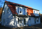 Die Steinbock-Ferienwohnungen im Seebad Loddin/Kölpinsee enstehen: Haus am Garten: Fertigstellung von Dach und Fassaden.