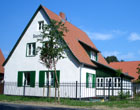 Das fertiggestellte Haus Steinbock, Ansicht von der Strandstraße.