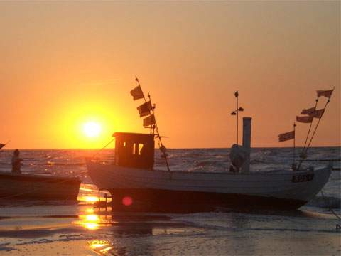 Usedom von seiner romantischsten Seite: Sonnenuntergang am Ostseestrand bei Koserow.