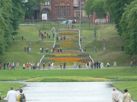 Blühende "Stromschnelle": Landschaftsgestaltung auf der Bundesgartenschau in Schwerin.