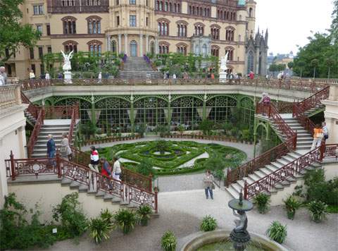 Bundesgartenschau: Traditionelle Gartengestaltung am Schweriner Schloss.