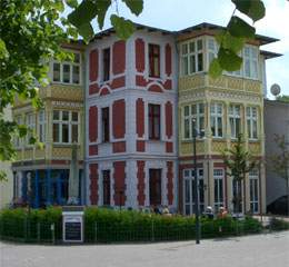 Urlaubsimmobilie mit "1a"-Lage: Bädervilla an der Strandpromenade im Ostseebad Ahlbeck auf der Insel Usedom.