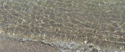 Urlaubsinsel Usedom: Klares Ostseewasser lädt zum Baden ein.