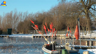 Vereist: Der Achterwasserhafen des Usedomer Seebades Zempin im Winter.